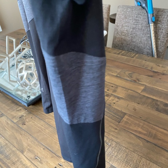 Like new lulu lemon lightweight running shirt - Picture 4 of 7